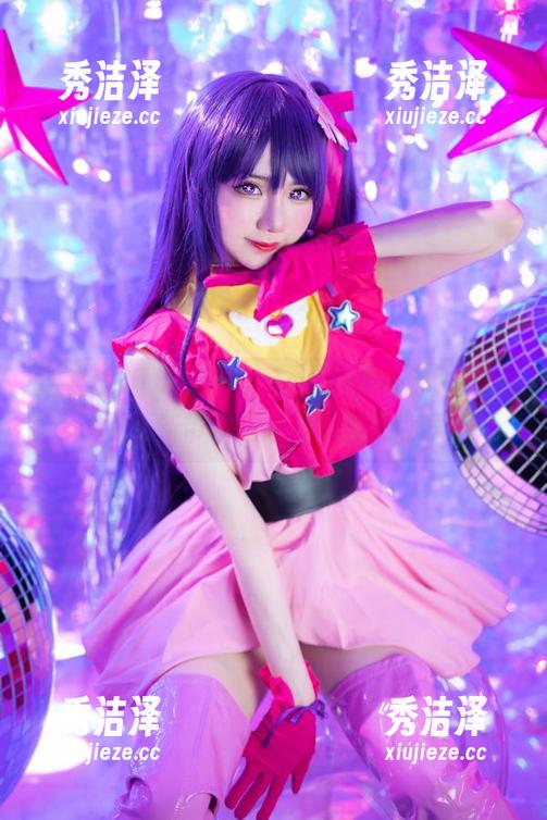 感受Sally Dorasnow的护士魅力，图包更新带你走进她的温柔世界